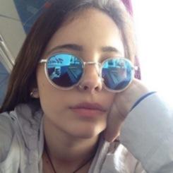 você é linda e digna de todo o amor do mundo