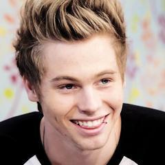 Love you Luke Hemmings ❤