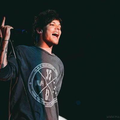 follow @emileeperryx for solo dms :)