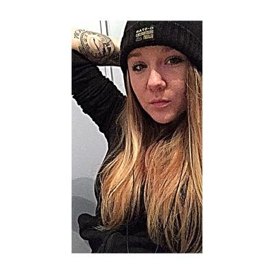 Instagram: iiAshlley