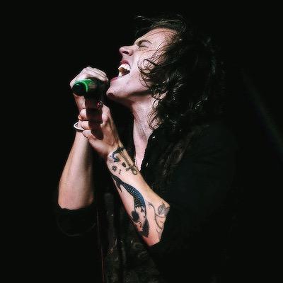FOLLOW @RADIANCEFTHARRY !! ITS MY NEW ACCOUNT PLEASE FOLLOW :-))