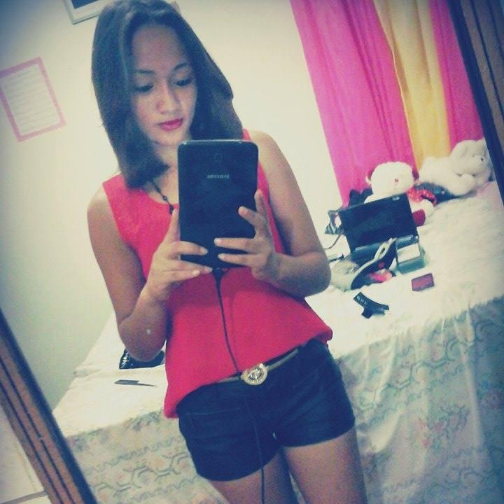 mujer,disfuto la vida al maximo,con la ayuda de dios sere una gran actriz,amo mi familia y mis sobrinas