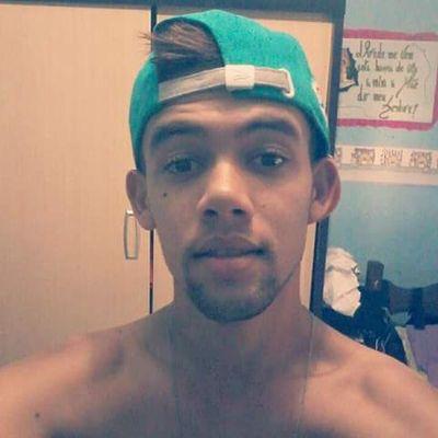 diferente , estranho , carinhoso , romantico , e muito mais muito especial e outras coisas tbm .... basta me conhecer melhor...