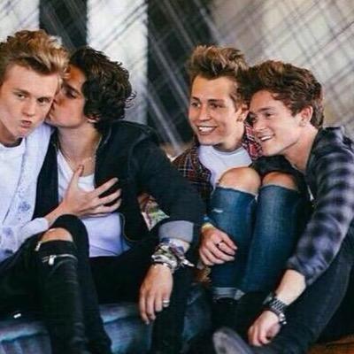 Weird band from England! ALBUM OUT NOW! ARENA TOUR http://t.co/xgYHyxvryo. We beg. @TheVampsband  @thevampscon @thevampsbrad @thevampstristan @thevampsjames