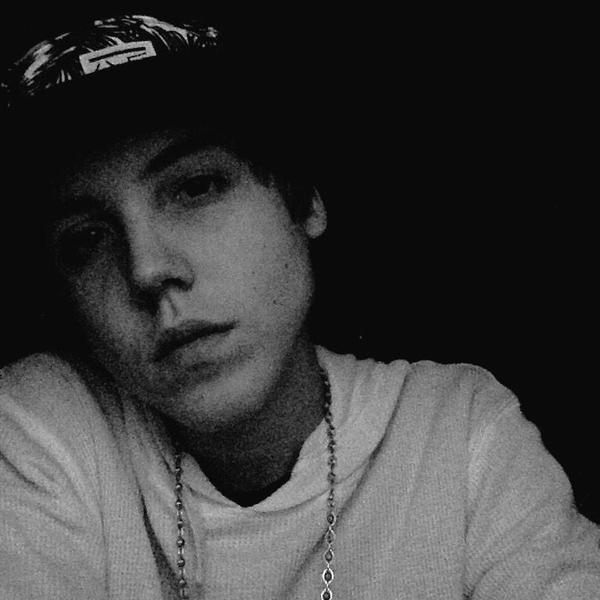 MATTHEW FOLLOWED YOU!! YOU SEXY CUPCAKE DESERVES IT SO FUCKING MUCH ILYSM(:
