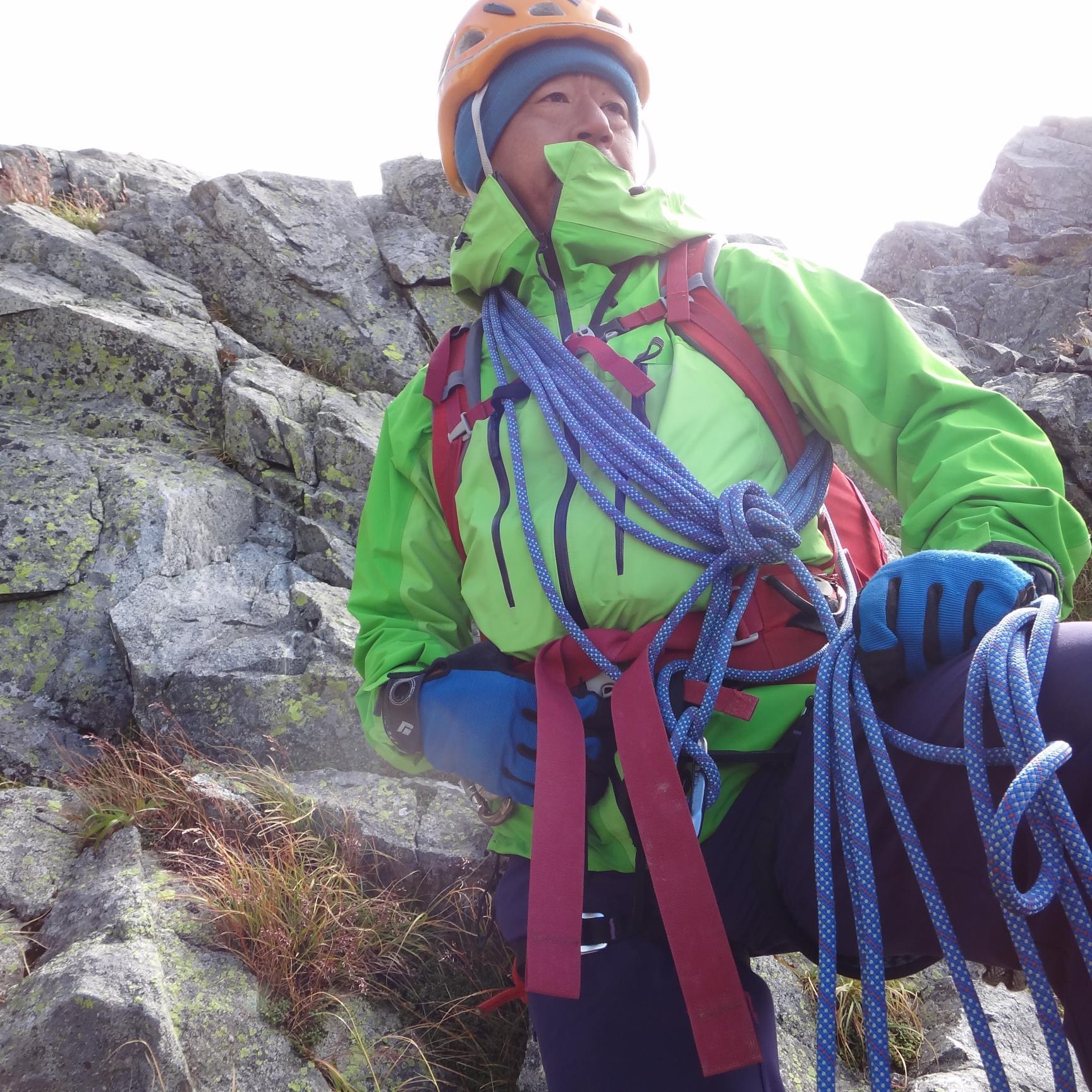 　登山とシーカヤックのガイドです。登山は日本国内の一般登山を、カヤックは長崎県平戸市を拠点としています。