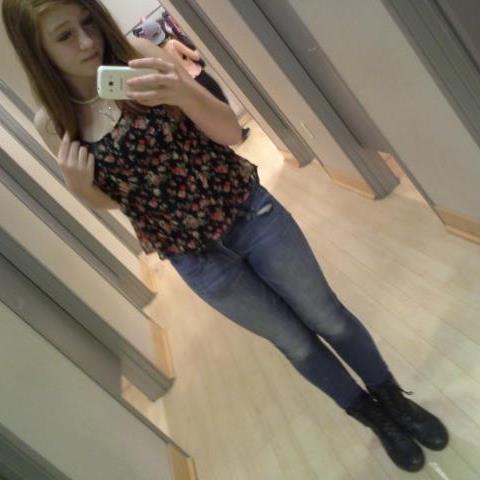 Larry Shipper | Niall Girl | Malum Lady | Australian and Italian | Touch my butt and buy me pizza | I'm weird | Twitter BFF @Kimber_LeeM