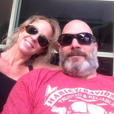 MiddendorfMax's profile picture. Love my girl, Love my kids, LOVE God, was privileged to play the greatest game. Thankful 🙏 🇺🇸🏒🇨🇦👊