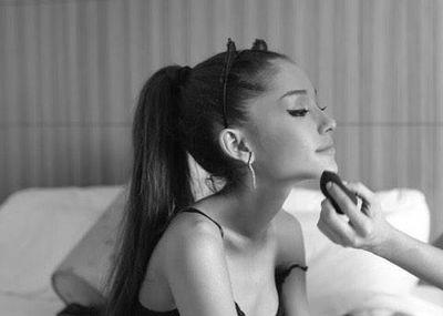 Ariana me sigue boludo