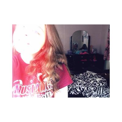 desireehuttonn's profile picture. kiss me under the light of a thousand stars ♡