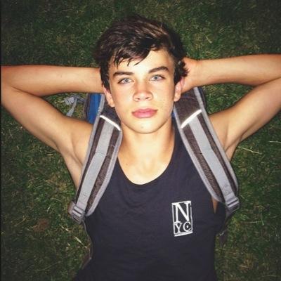follow @_omlgrier
