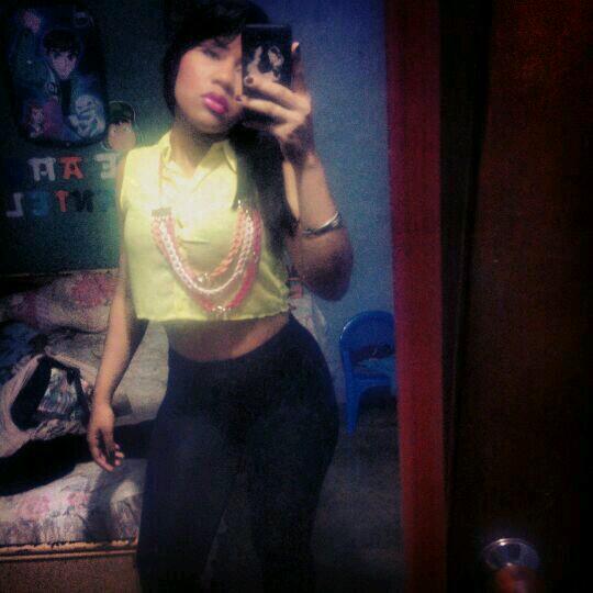 angelytovar1's profile picture. He tenido q vivir muda   para q sordos   no me quiten la vista