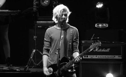 R5 makes me happy.So I support R5 with every effort :-D  I love R5+Ryland and R5Family.Please follow me!