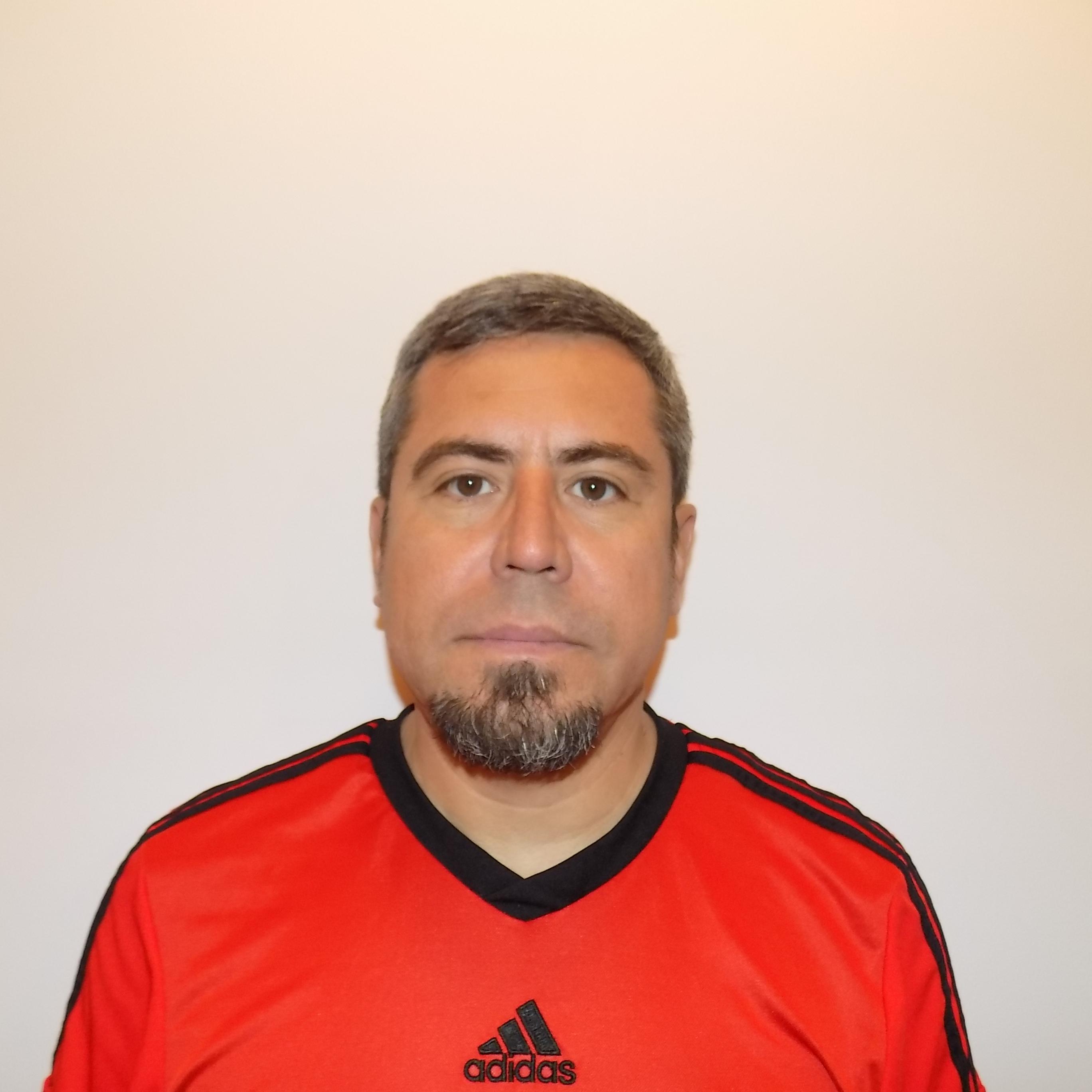 Fanatico del Bayern Munchen, Aguilas del America. Amante del futbol aleman y de la seleccion Alemana. Regio de nacimiento actualmente viviendo en Minnesota.