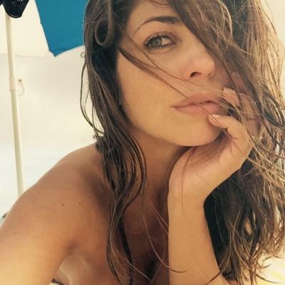 SaraTheBombon's profile picture. 