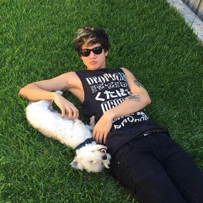 hi this is a free follow,, please follow @irwinturnt thx