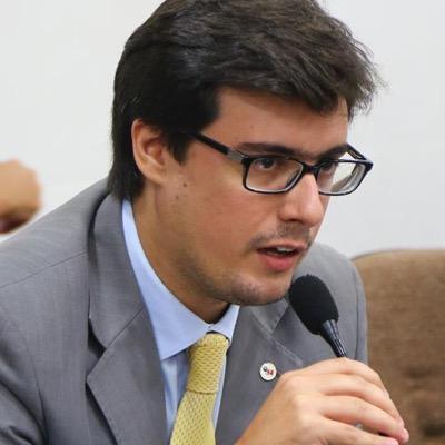 Advogado, Diretor de Infraestrutura e Gestão Portuária da Companhia Docas do Ceará-CDC, apaixonado pela vida e pelo Estado do Ceará