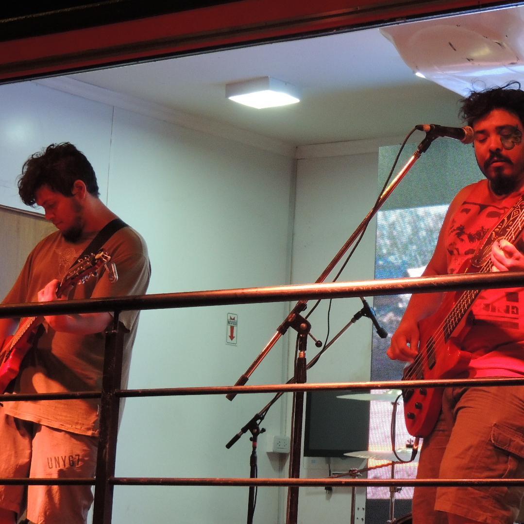 Banda de rock alternativo. Tocamos fuerte.
