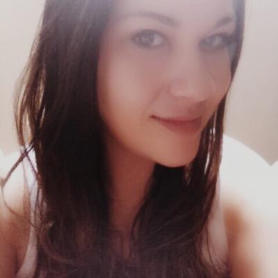 pri_queiroz's profile picture. one day I'll go, dancing on the moon .