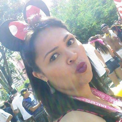 Canceriana, Plugada na Moda, Sãopaulina, Alegre, Família, De Riso Fácil, Adoro fazer Novas Amizades, Amo Cozinhar, Amo Dogs, Crianças e Kit Kat.