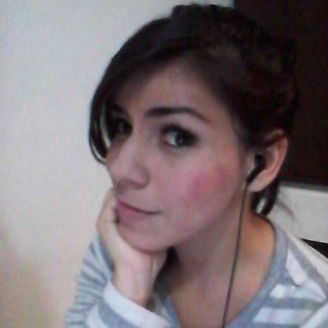 23,(Actriz)..  Mexicana pero mas Venezolana que la Hallaca. Estudiante de Ing. Telecomunicaciones.