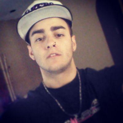 Fefe1993fefo's profile picture. Cuanto tiempo te quedaras conmigo? 
preparo cafe o preparo mi vida?!...