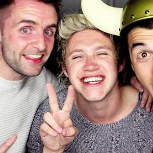 if youre 1D af go follow @nouistxlla and she'll probably follow back x