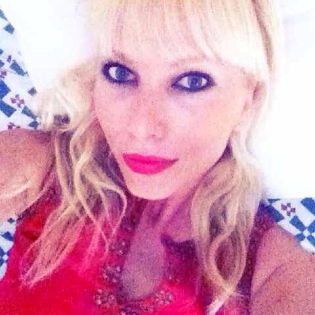 RoseUcles's profile picture. 