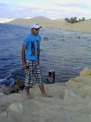 ‏انا اسمي مسلم محمد من العريش والي حابب يتعرف اكتر دة رقمي ٠١٠٦٤٣٠٦٤٣٨