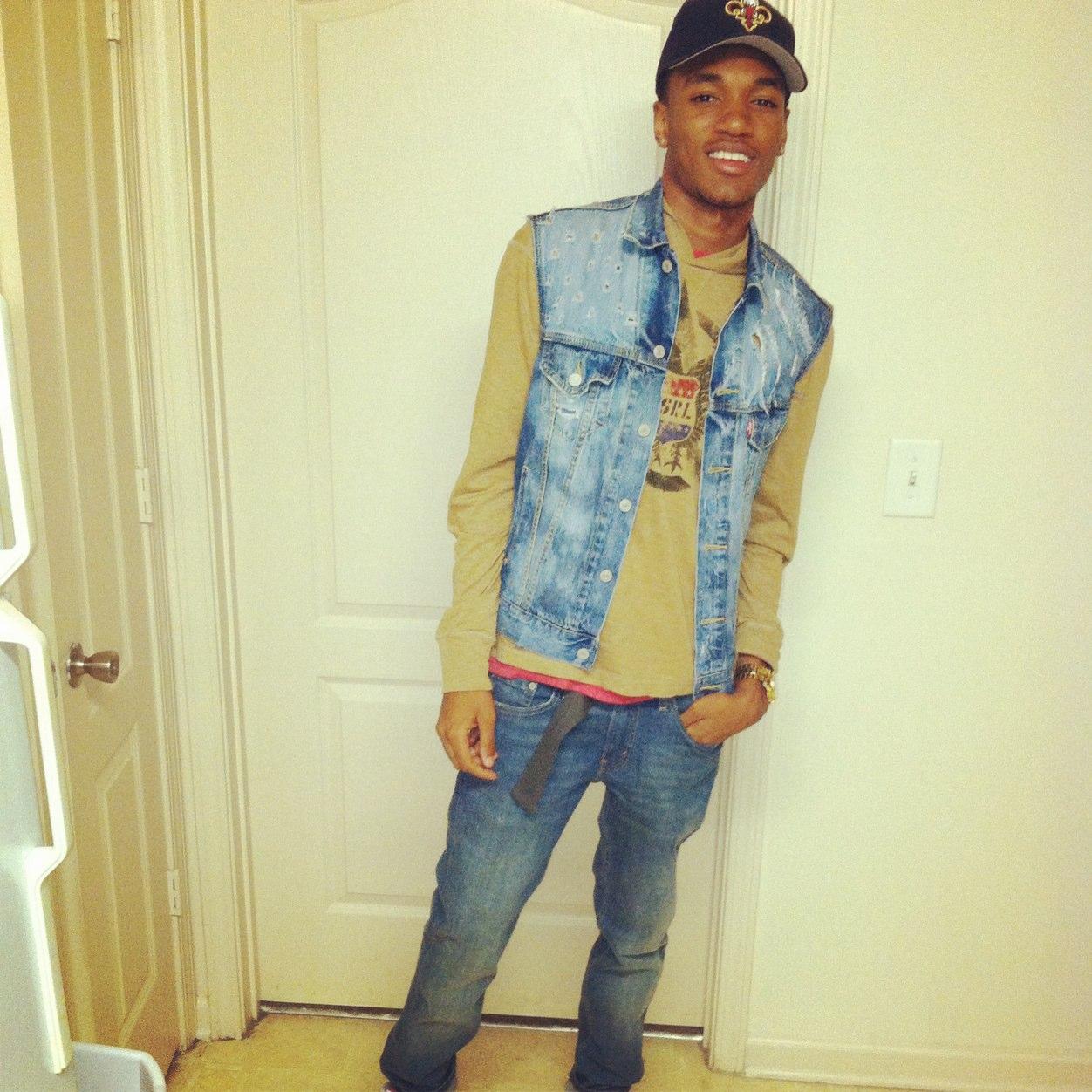 ... watchu wanna know? .. follow me on instagram: Smooth_Bassics. #ecu17