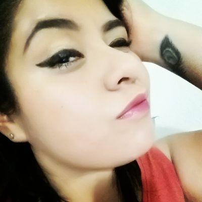 Me gusta hacer reír a la gente, pasarla bien, disfrutar de los placeres de la vida y lo mejor de todo, soy Bióloga