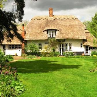 'Woodlands' is a 400 years old thatched cottage in wonderful gardens of 1 1/4 acres peaceful and secluded in an idyllic location.We offer B&B services.