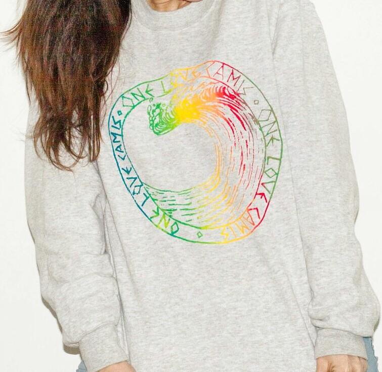 One Love Camis es todo el amor que nos dan las olas, el sol, la sal, las islas y la buena vibra estampado en camis. Pídenos la tuya!