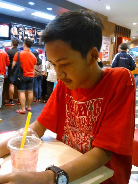 Bagian dari @SFD_Shuffle sma Keroncong Pinggir Kali |PIN: 287789EE Bukan gk bisa marah,hanya mencoba tenang di setiap masalah☺|Semangat!!