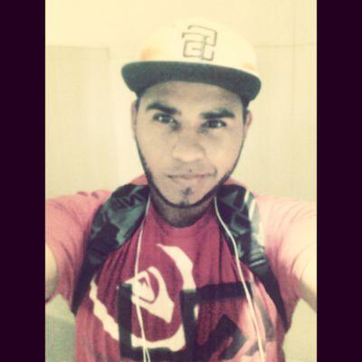 Productor musical urbano, Medio bipolar, pendejo para el amor, Vivo en la delgada linea de la moral y la perversión. #ALFA... El bueno, El malo y el feo.
