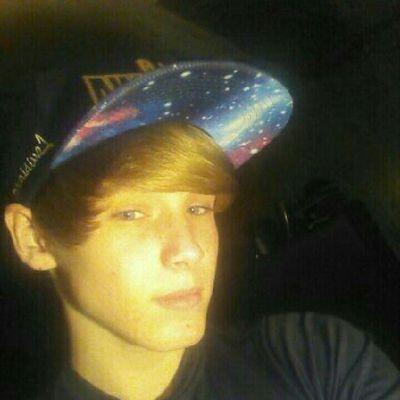 jhenning299's profile picture. damn don't u look foolish