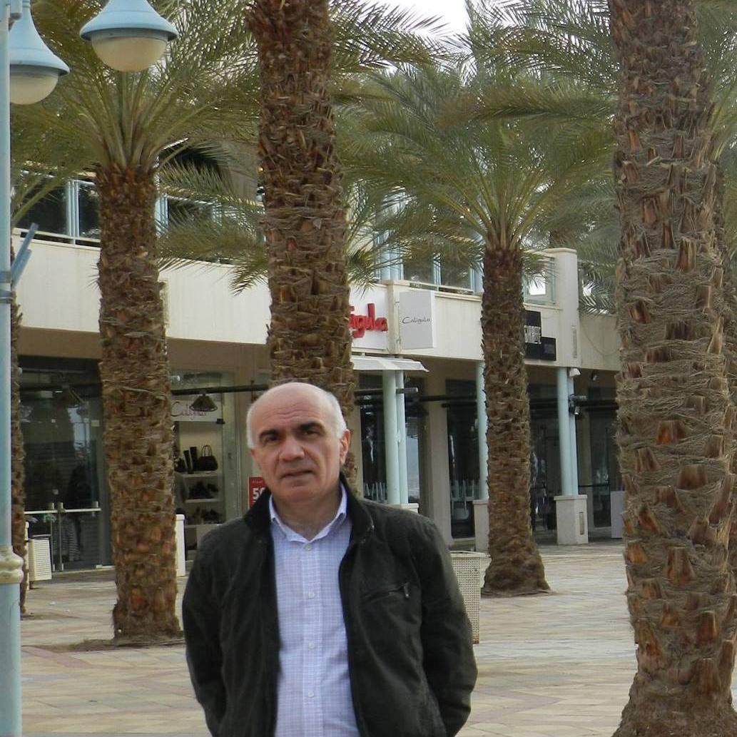 revazze's profile picture. 