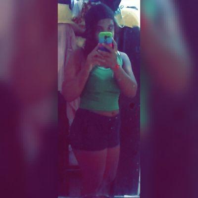 Mistura de menina inocente com malicia no olhar