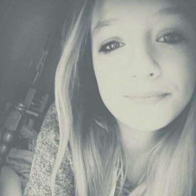 mon insta : justine.lovatics 
ma page facebook : le monde de reve 
mon snap : justine.juu 
foloow moi !! ❤️❤️