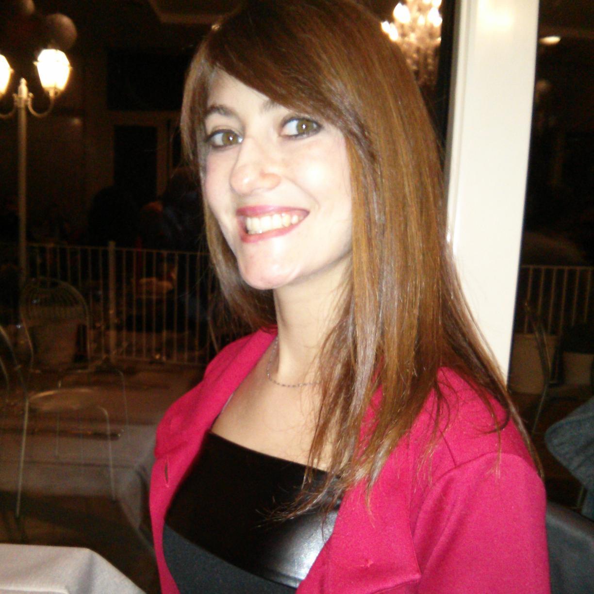 Social media manager, copywriter e assidua lettrice. In viaggio verso la luna...