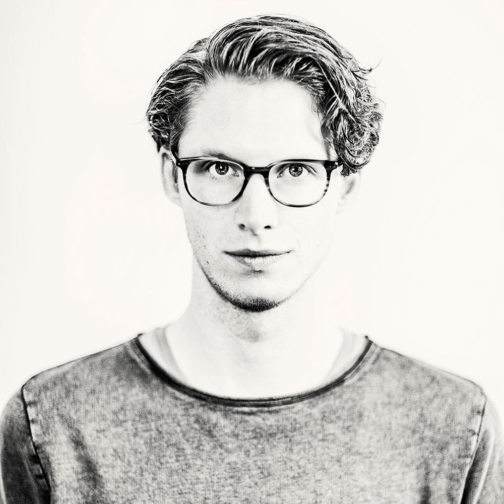 (Web)redacteur Ekdom in de Morgen op @radio10nl - @ekdomindemorgen | Zondagskind, geboren op zaterdag
