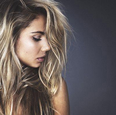 22. Sumisa. Bisexual. Surf & cook. Camarera de día, stripper de noche. [ #Freerol, #Sexrol ] DM/Mención 
~