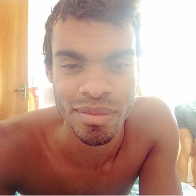 Eu to aqui tentando vender minha arte na praia e ser um criador de conteúdo... me ajude a crescer aqui.