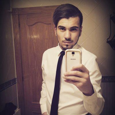 Para ser un grande en la vida primero tienes que ser humilde de corazón. Vive la vida de tal manera que cuando mires hacia atrás merezca la pena sonreír.