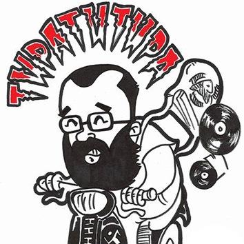 Señor bajito que le gusta la música ruidosa. Propietario de Tupatutupa Records.
