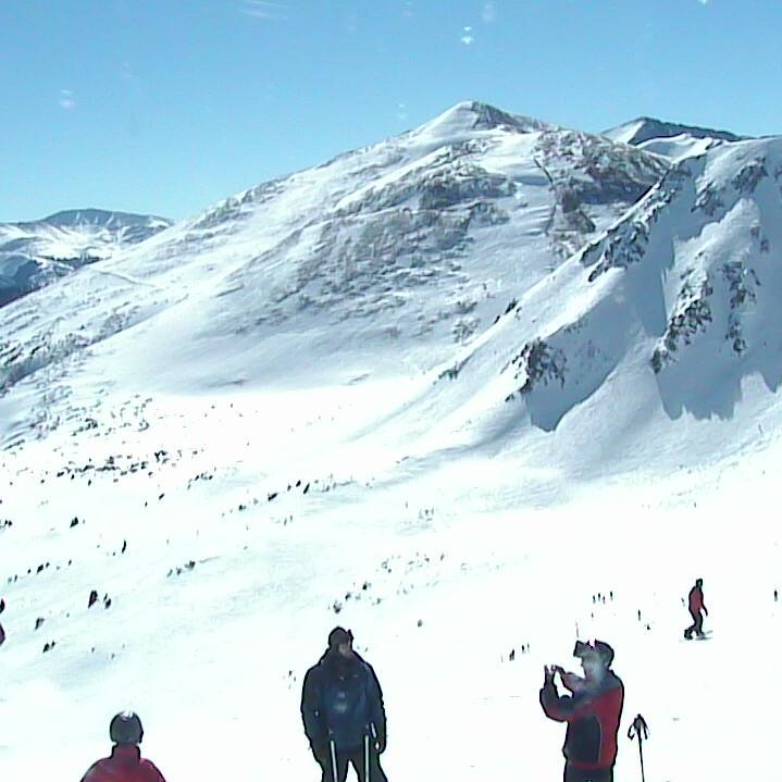 Credit Analyst at EECO (Electrical Equipment Company). Love skiing, golf, music, and FUN!!