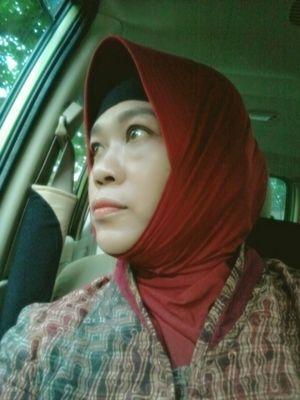 Ibu dari tiga orang putra-putri yg ganteng dan cantik-cantik...