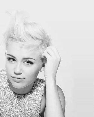 Alicectty's profile picture. Francesa.15. Quinto curso en @Hogwartssite ..{#Pottertty}. Griffyndor. P: Tigre. A: Leon. Sangre pura. Media veela. Hablo parsel. Perfecta en Legeremancia.