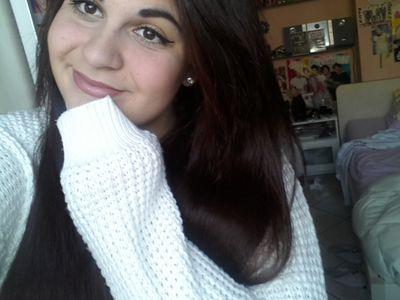 Hiiii I'm Emily. I'm 15. ** Love music so much! → → London ↑↑★