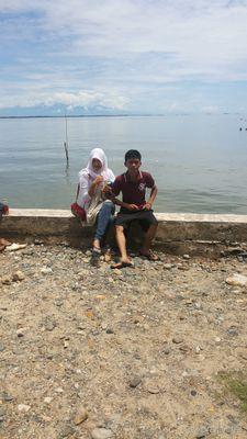 islam . perempuan . love allah . love my mom . love my dad . love my brother and sister . love my ismail anwar